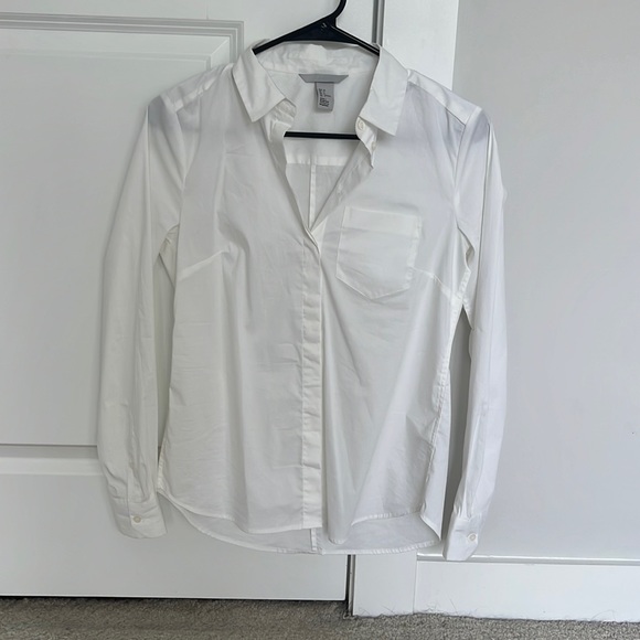 White button up polo. Size 2. - Picture 1 of 2